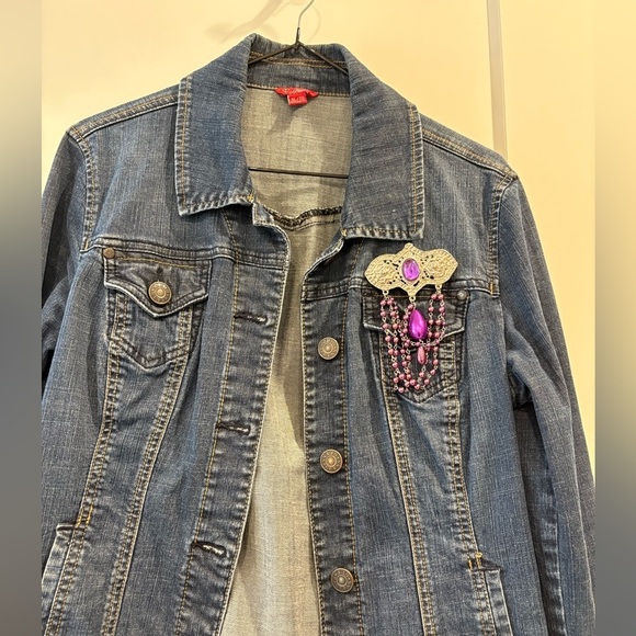 Goth Style Ornate Purple and Pink Gemstone Brooch with Filigree Design - Picture 4 of 8